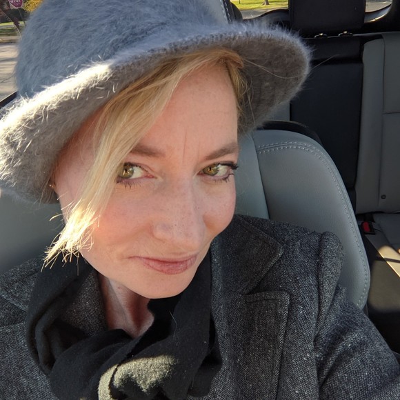 Meet your Posher, Elise - Picture 1 of 1